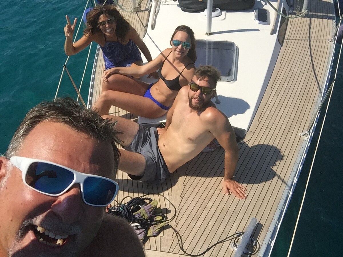 撒丁岛周末帆船之旅，船长和女主人！