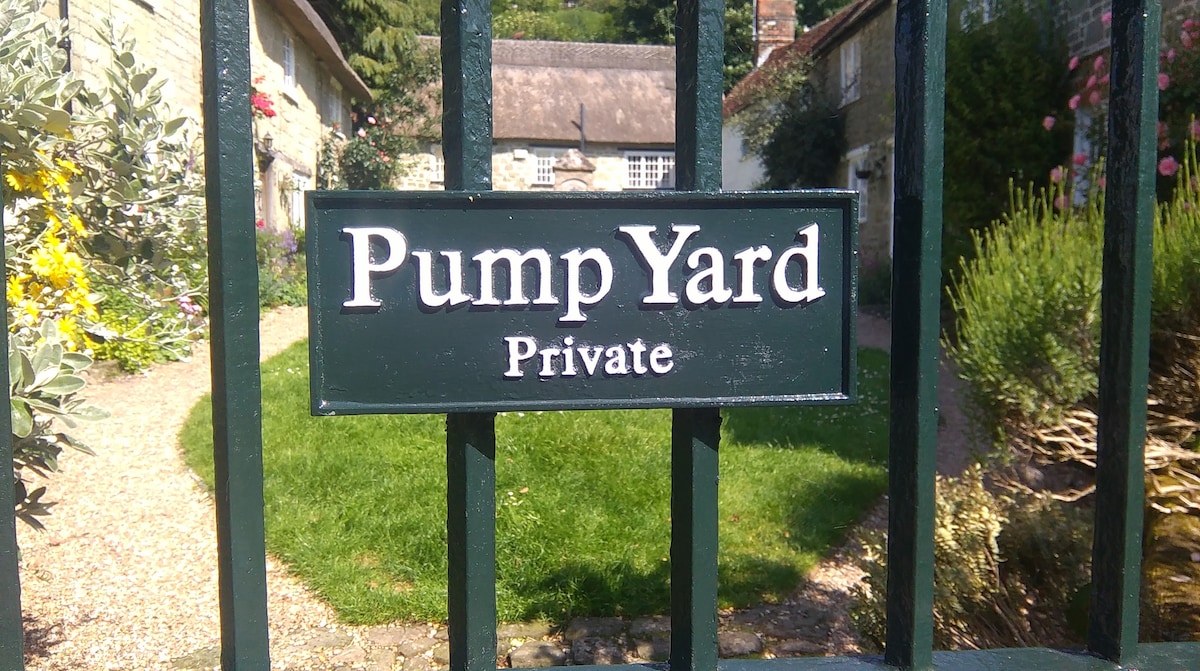 Shaftesbury 's Pump Yard 300年小屋