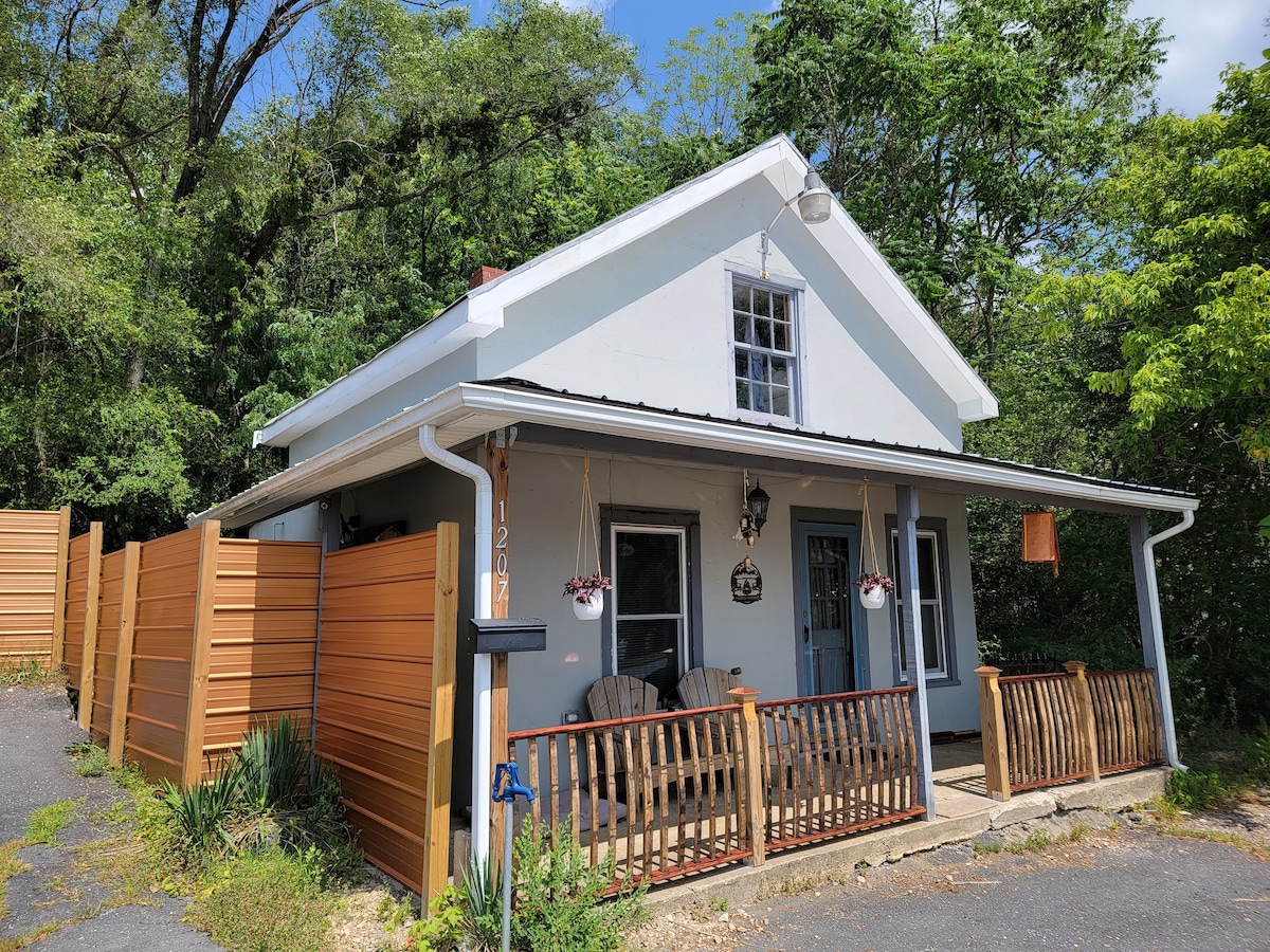 The Copper Cottage - near the Appalachian Trail