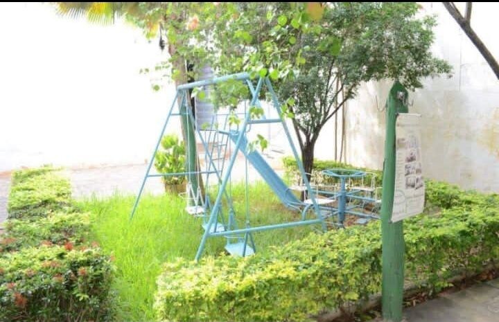 Casa de campo com piscina e agradável área verde.