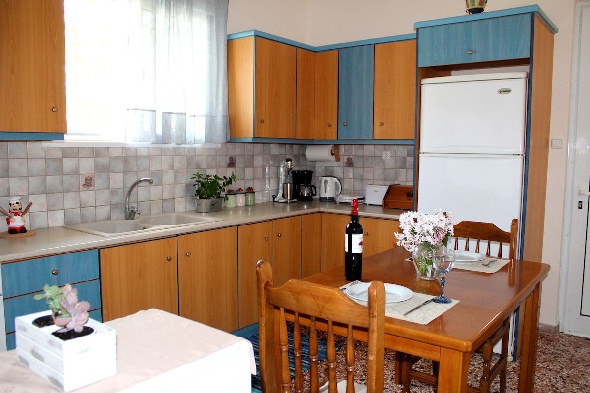 Apartment for 5 in Tolo | 2 mins walk to the beach