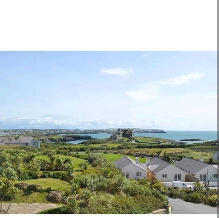 The CARYS SUITE Trearddur Bay has fantastic views