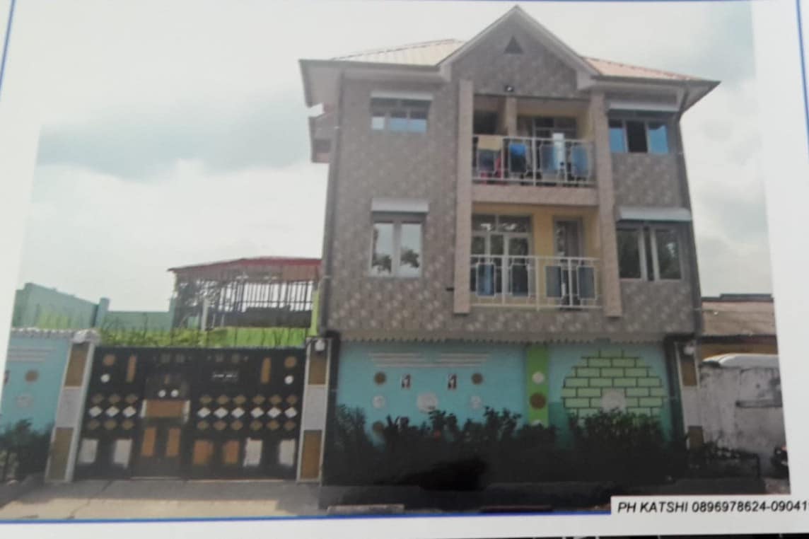 金夏市中心单间公寓n ° 2 au center de Kinshasa (av Nigiri Ndiri)