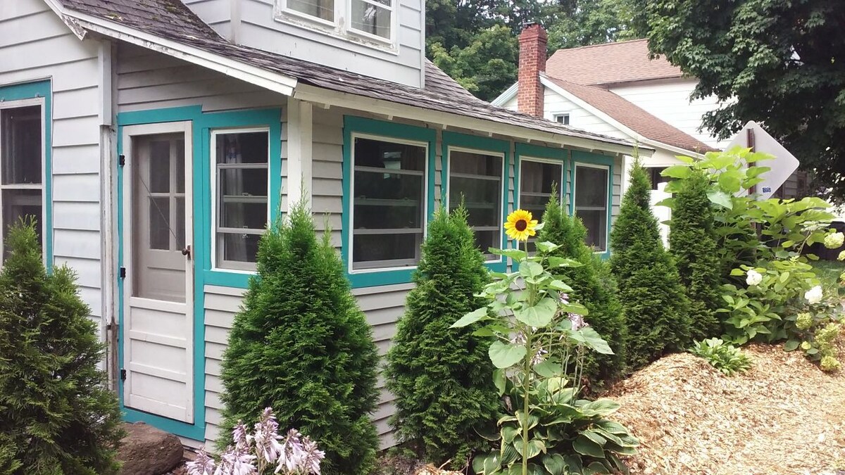 Creekside Cottage