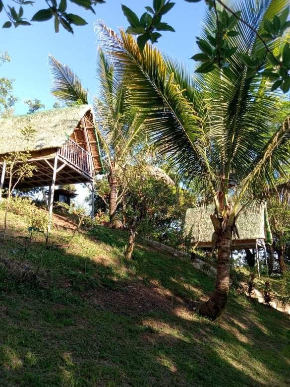 Camp Mayagay Nipa Hut ，可供2人入住，带免费停车位