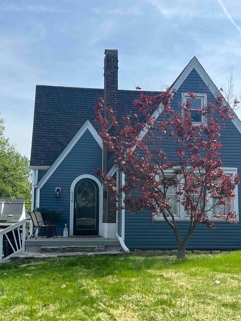 Derby Weekend Cottage in Old Clarksville
