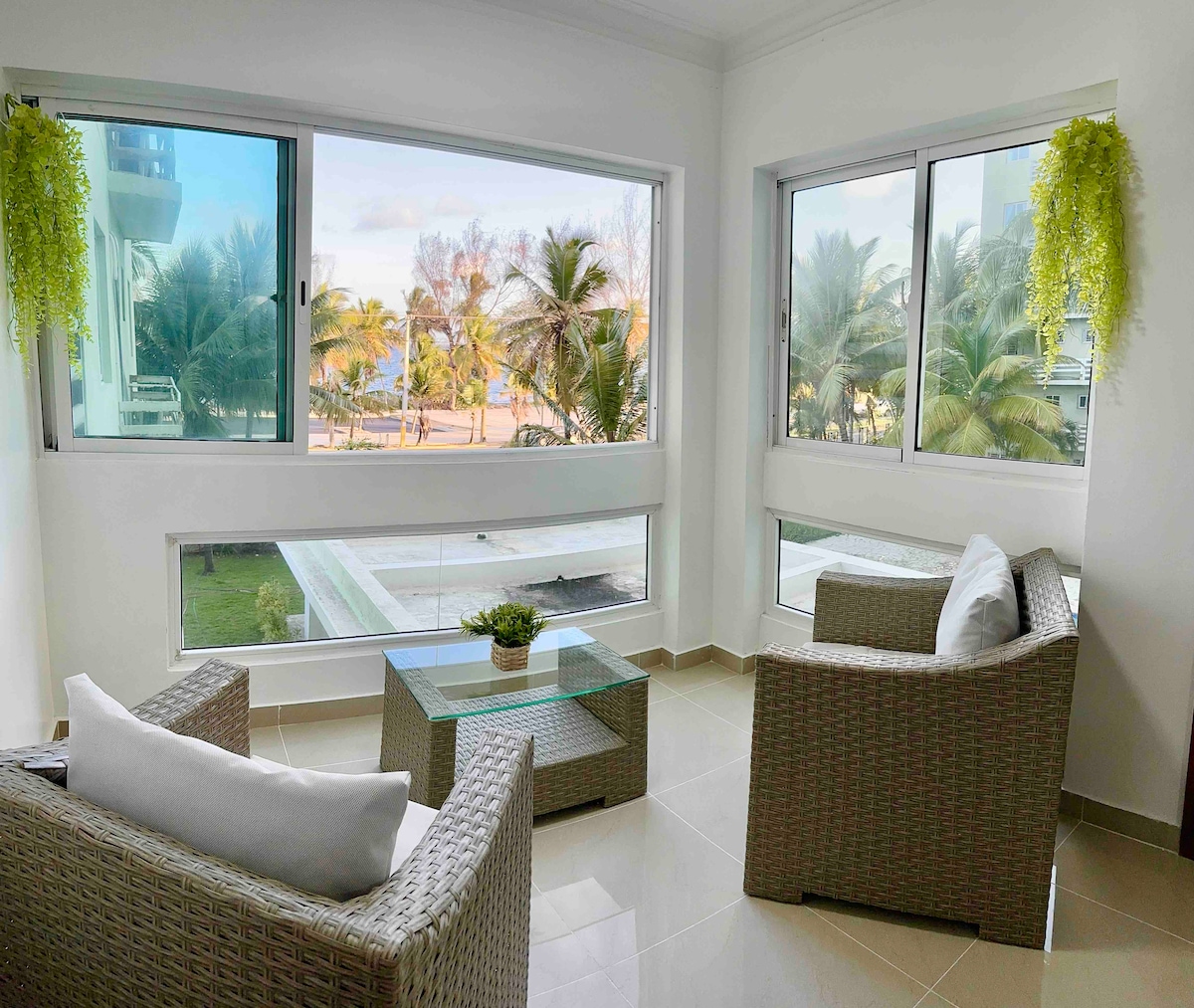 Stylish Sea Front Condo Near Colonial Zone, Pool