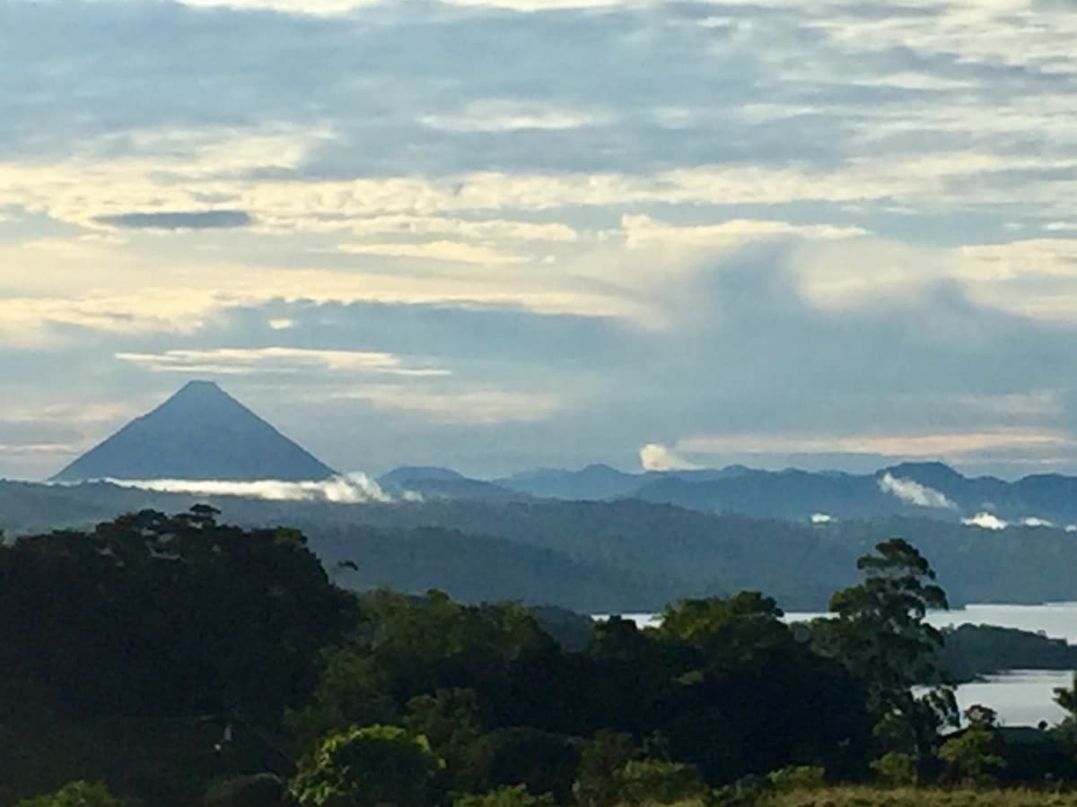 阿雷纳尔（ Arenal ）现代美丽的房子