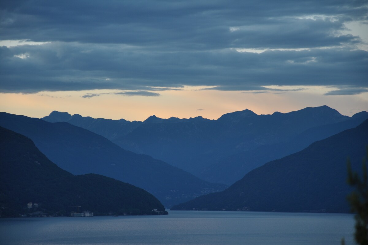 迷人的湖景