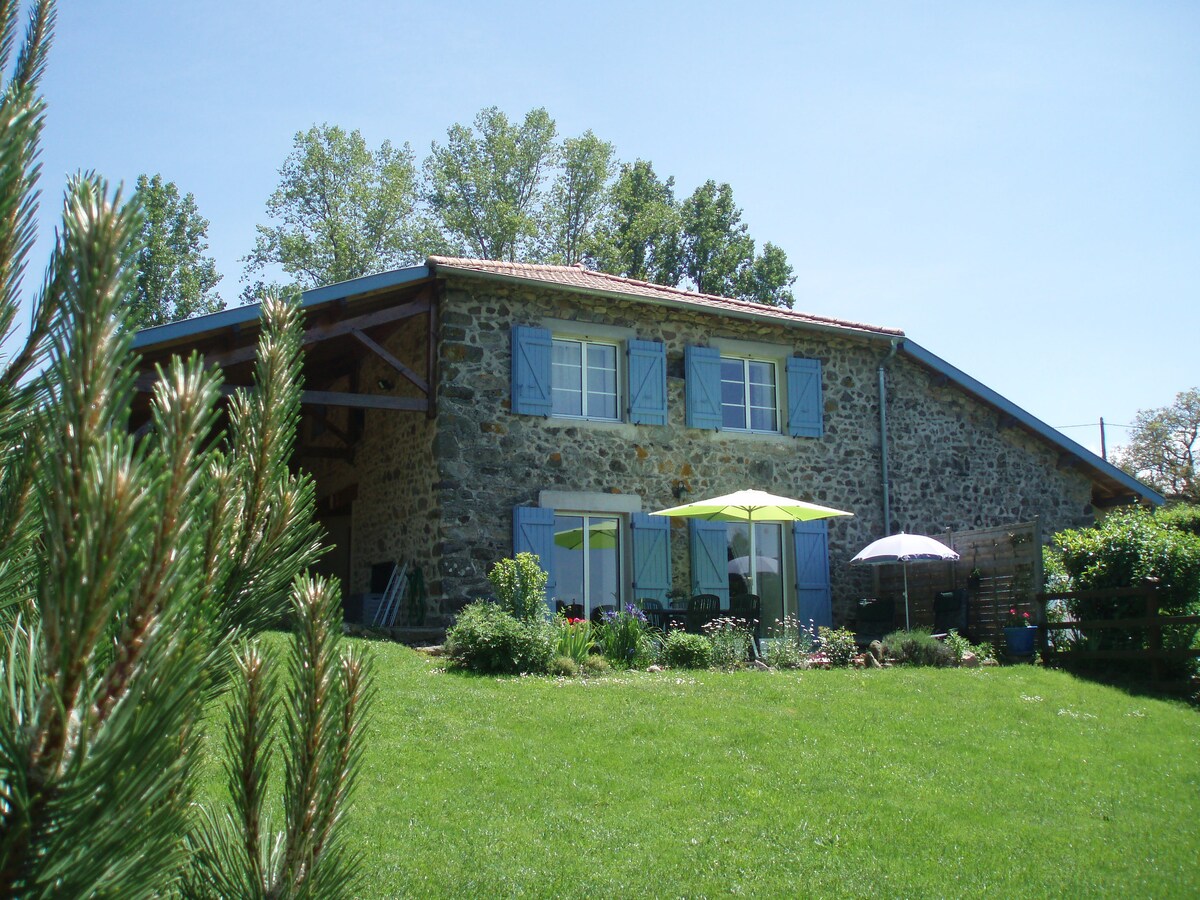 🌲Jolie maison en pierres haut beaujolais🌲