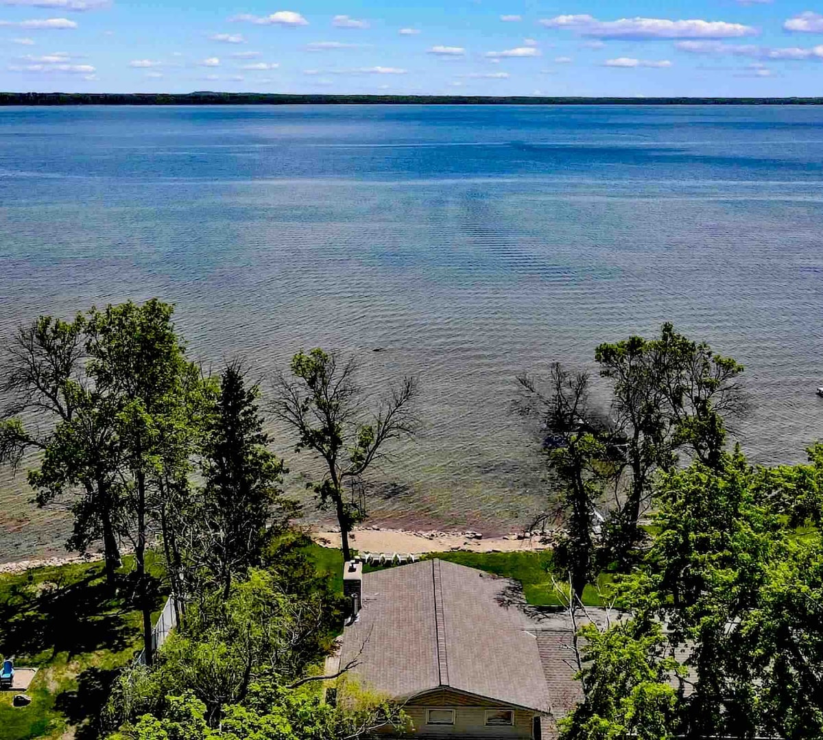 Lakefront in between Brainerd/Nisswa, game room