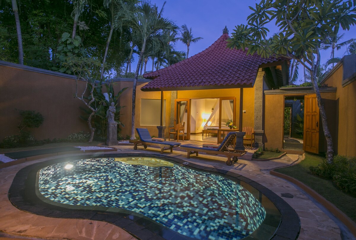 2-BR Private Pool Villa 3-min Walk to Sanur Beach