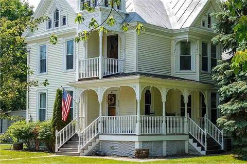 Stunning Victorian home with a pool!!
