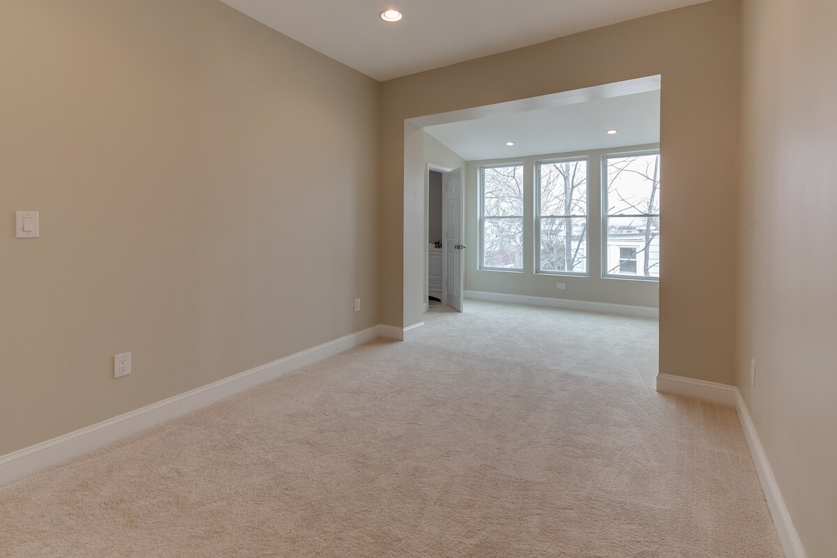 Master and Basement in New Beautiful Row Home