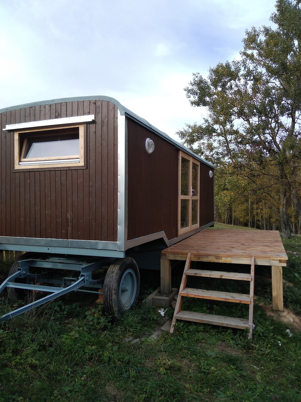 树林边僻静的牧羊人小屋