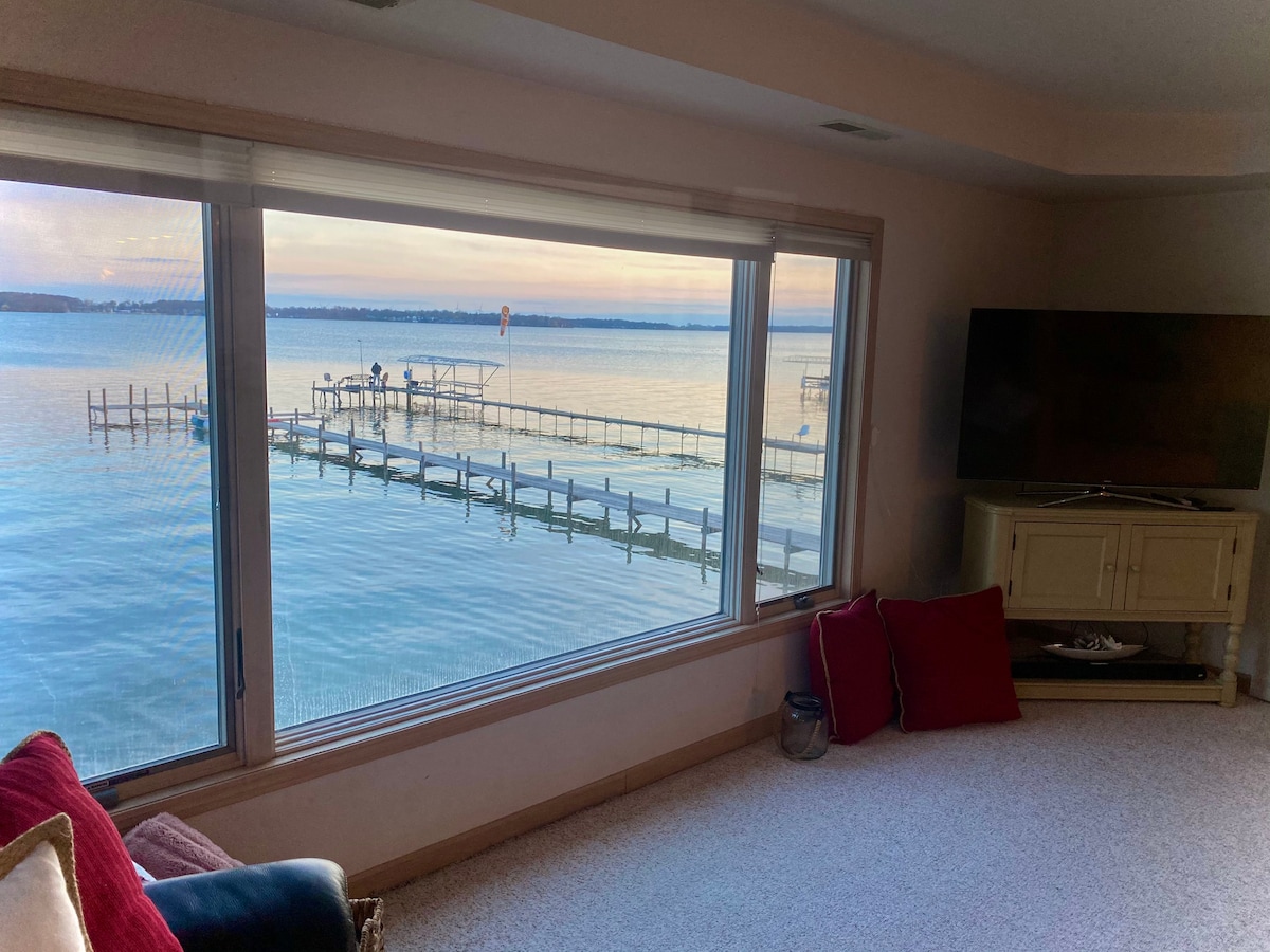 Lake Condo- Spacious 2 bedroom, Best Lake View!