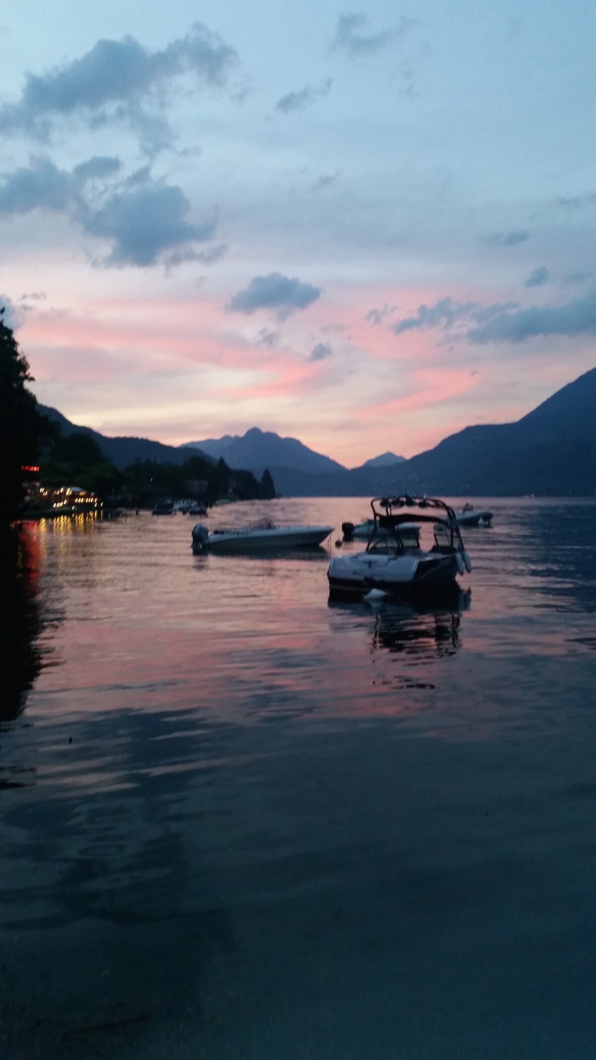 Elegant LakelodgeVilla Annecy