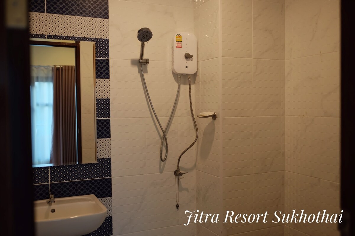 Jitra Resort Sukhothai ，高级三人床客房