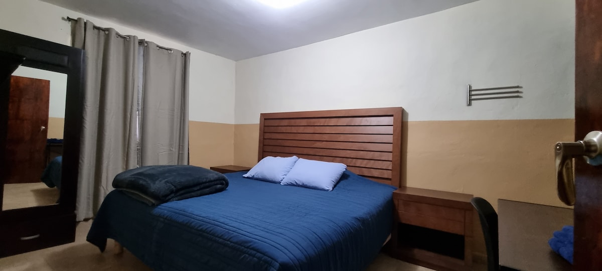 HABITACIÓN PRIVADA EN EL CENTRO DEL PUEBLO