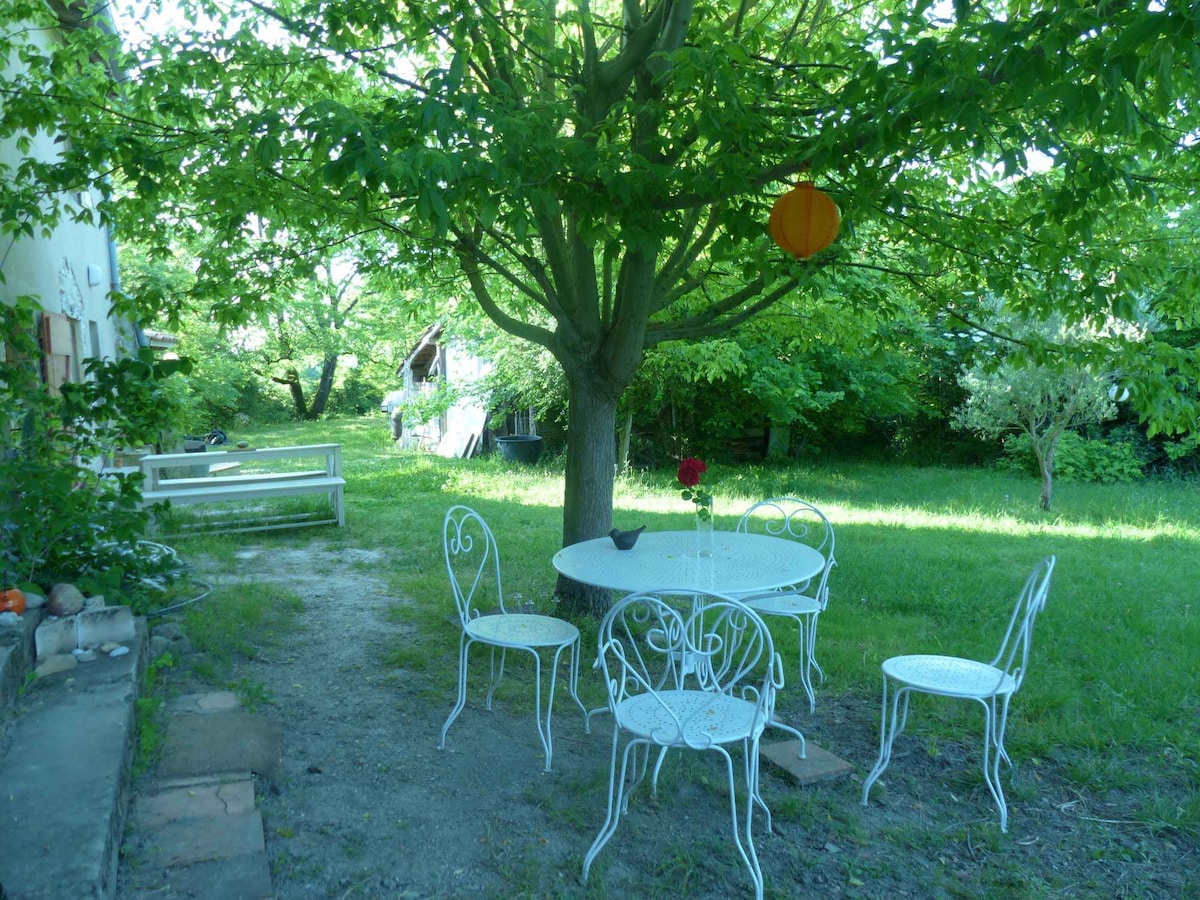 Gîte de Charme Terrasse en bois jardin clos