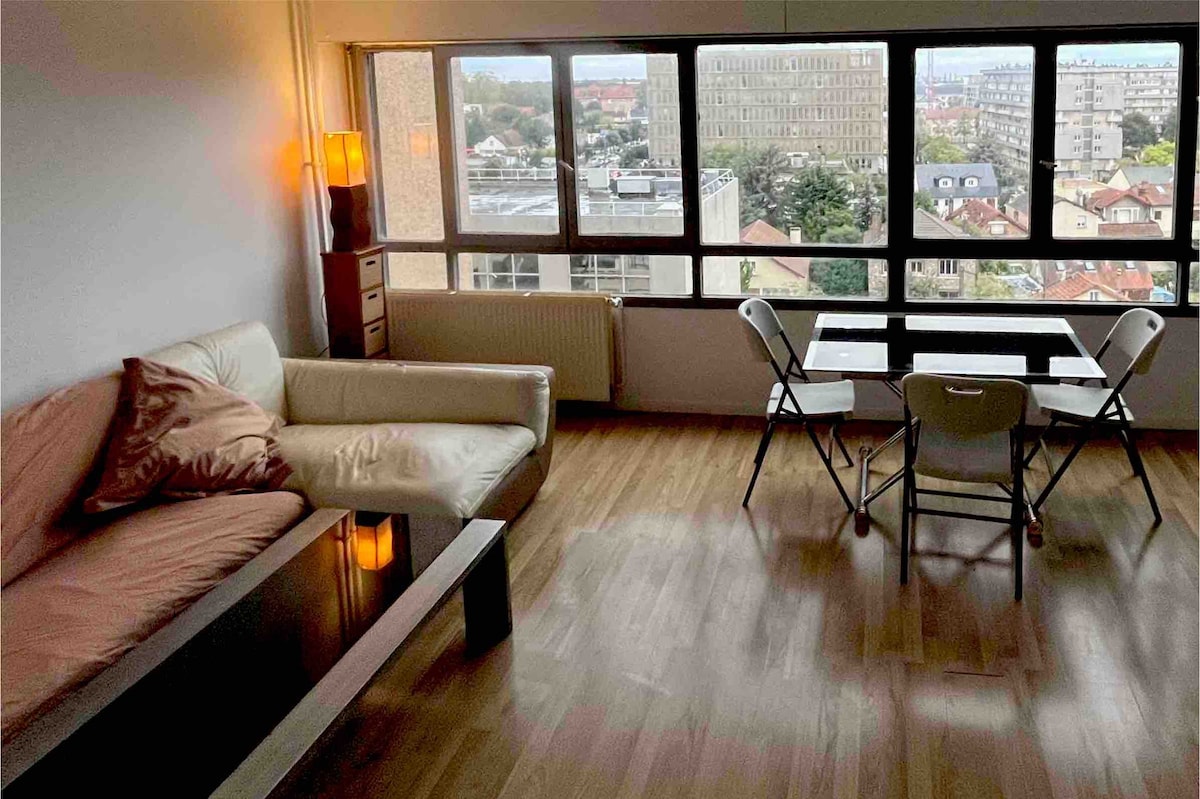 Room - Spacious apartment 5 min to Metro 7