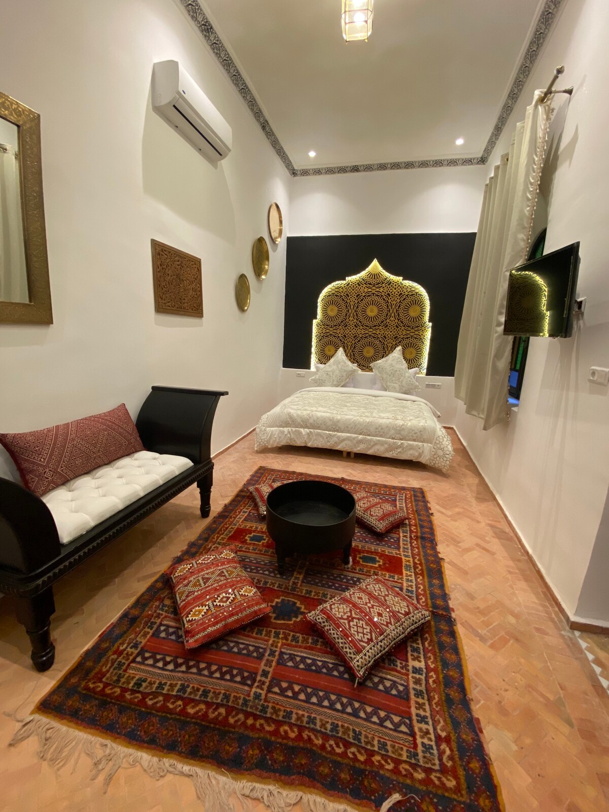 Riad Zyna私有化： 6间卧室12人入住。