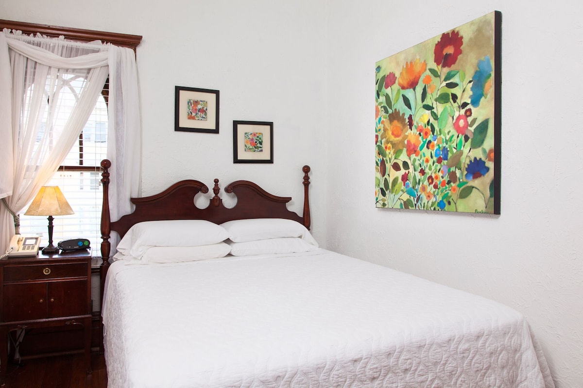 B&B Cozy - Room 402 | Walk to Dupont Circle Metro