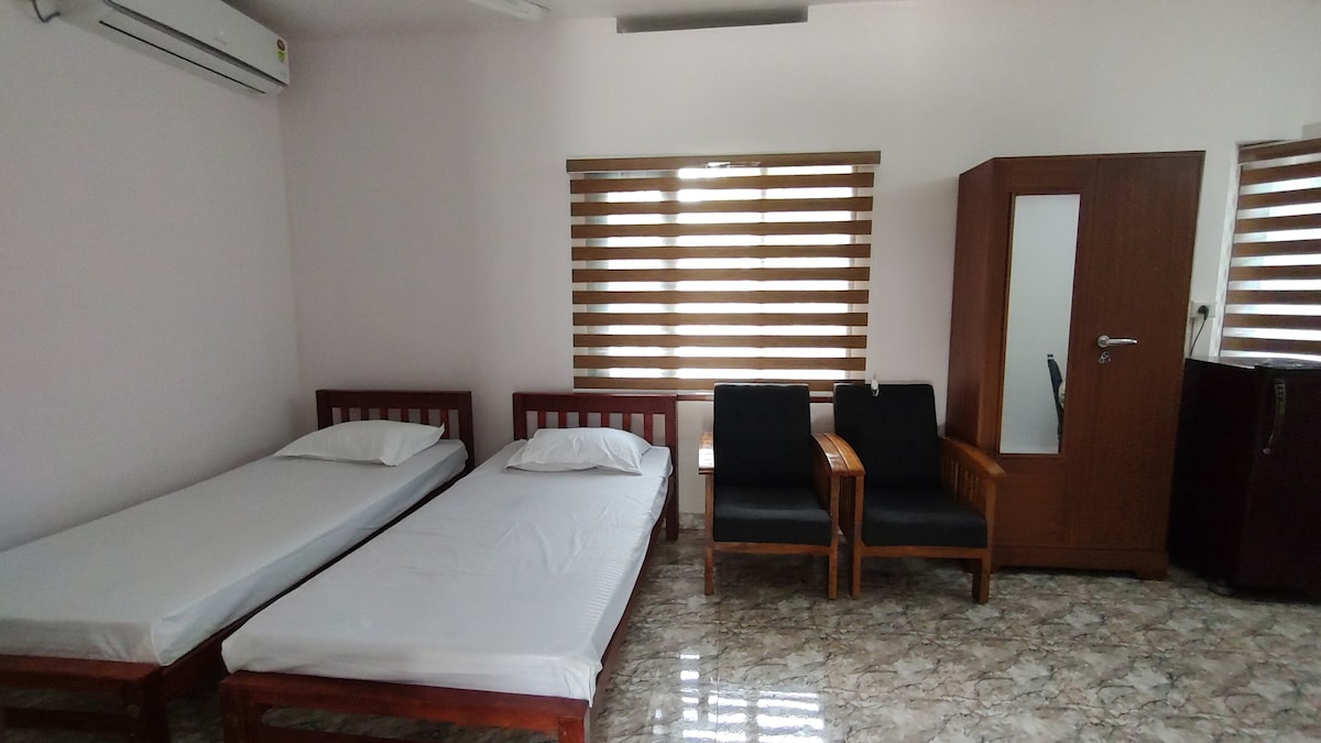 AC Room near Lulu Mall, Edappally, Ernakulam.