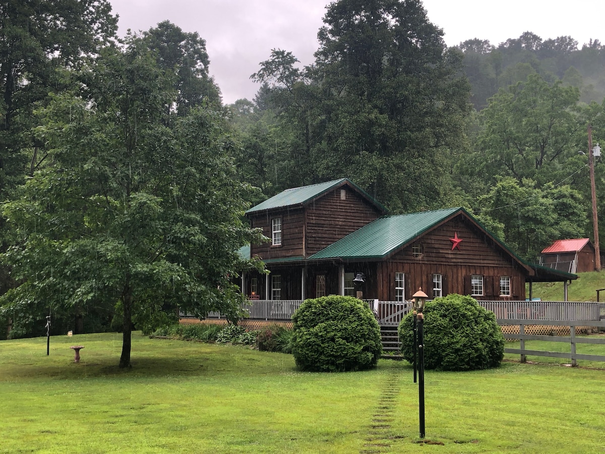 Creek面2卧室小屋，可欣赏山景