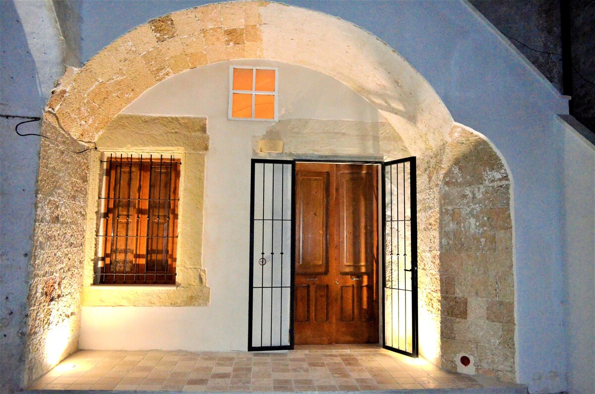 Corte Santa Lucia -萨伦托老城区舒适的房子