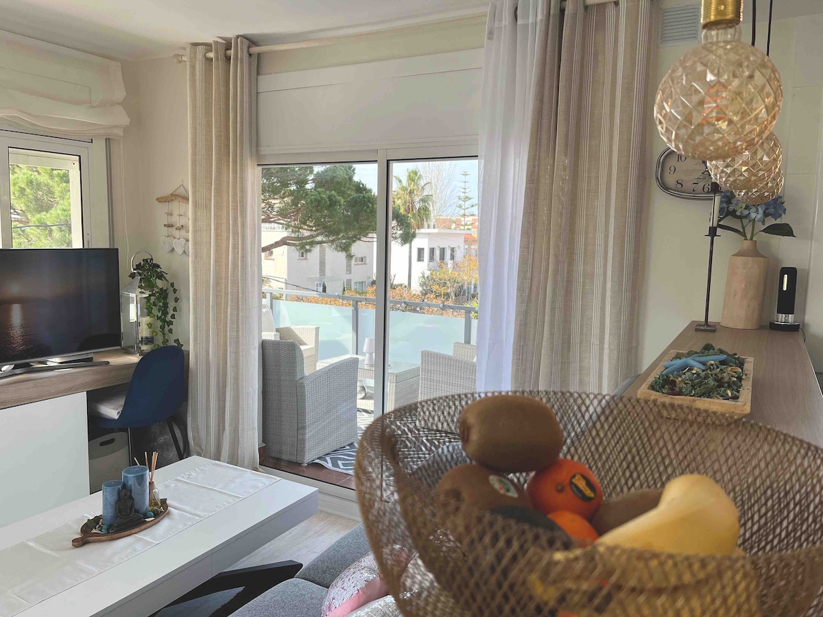 卡斯特尔德费尔斯海滩（ Castelldefels beach ）的漂亮公寓