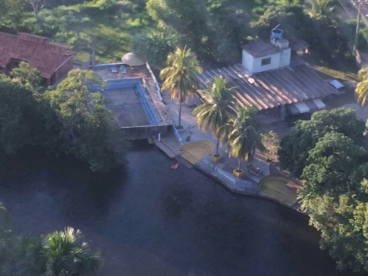 As Margens do Rio de Ondas, Chácara Malibu.