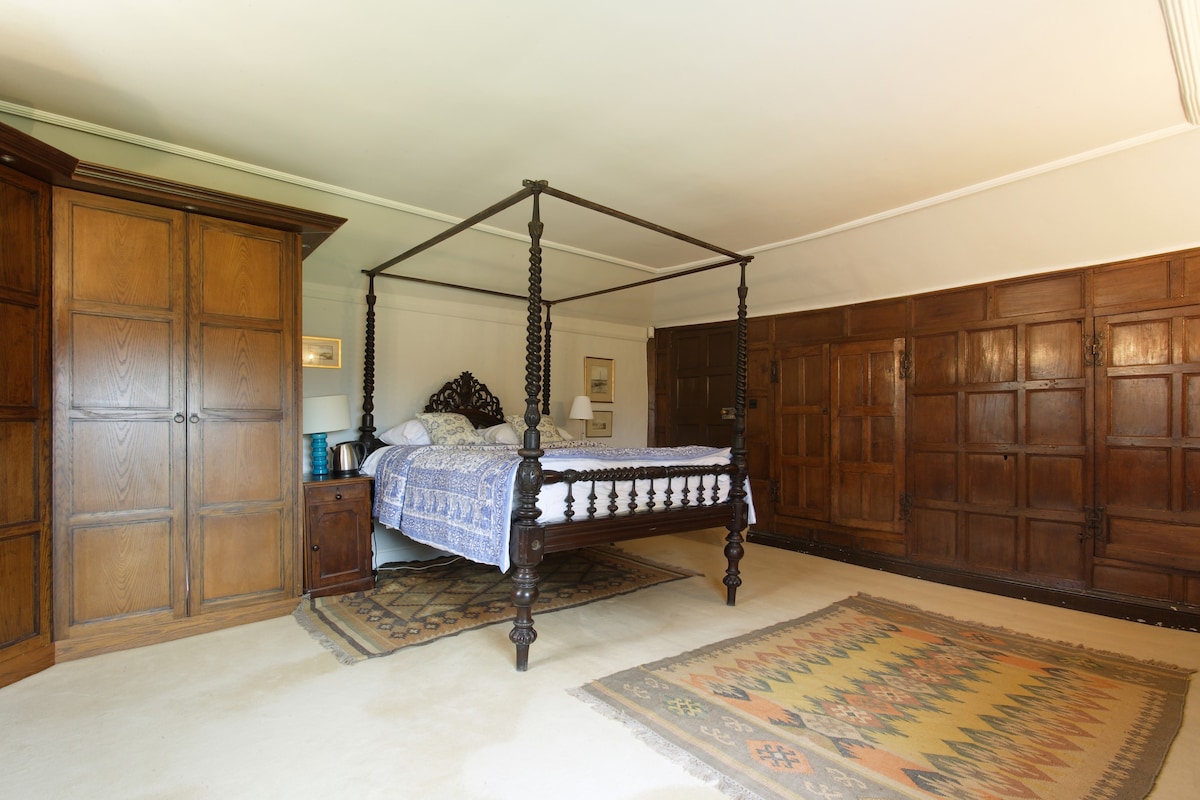 The Tabor Room, Harlington Manor