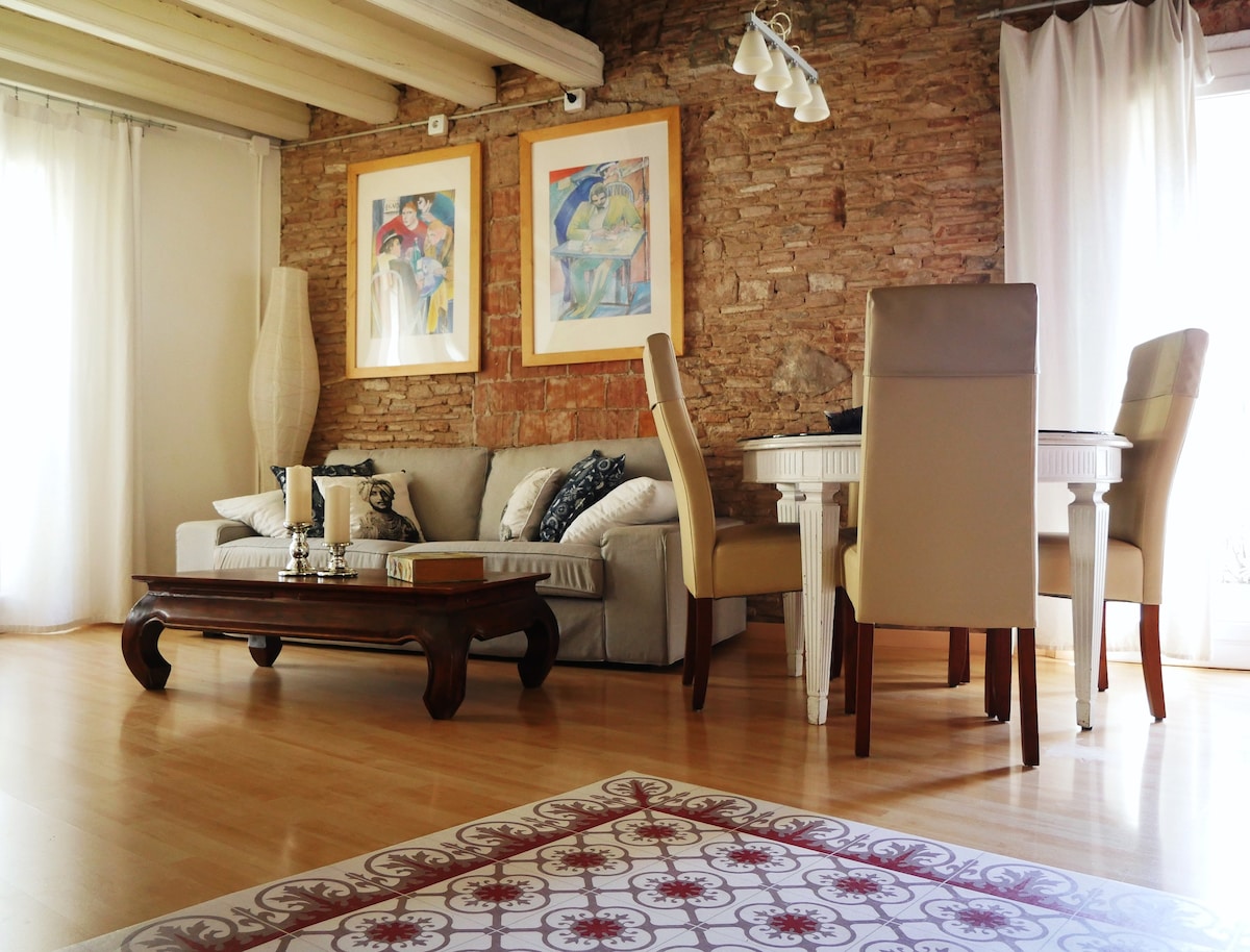 从Loft-Style单间公寓探索巴塞罗那老城区