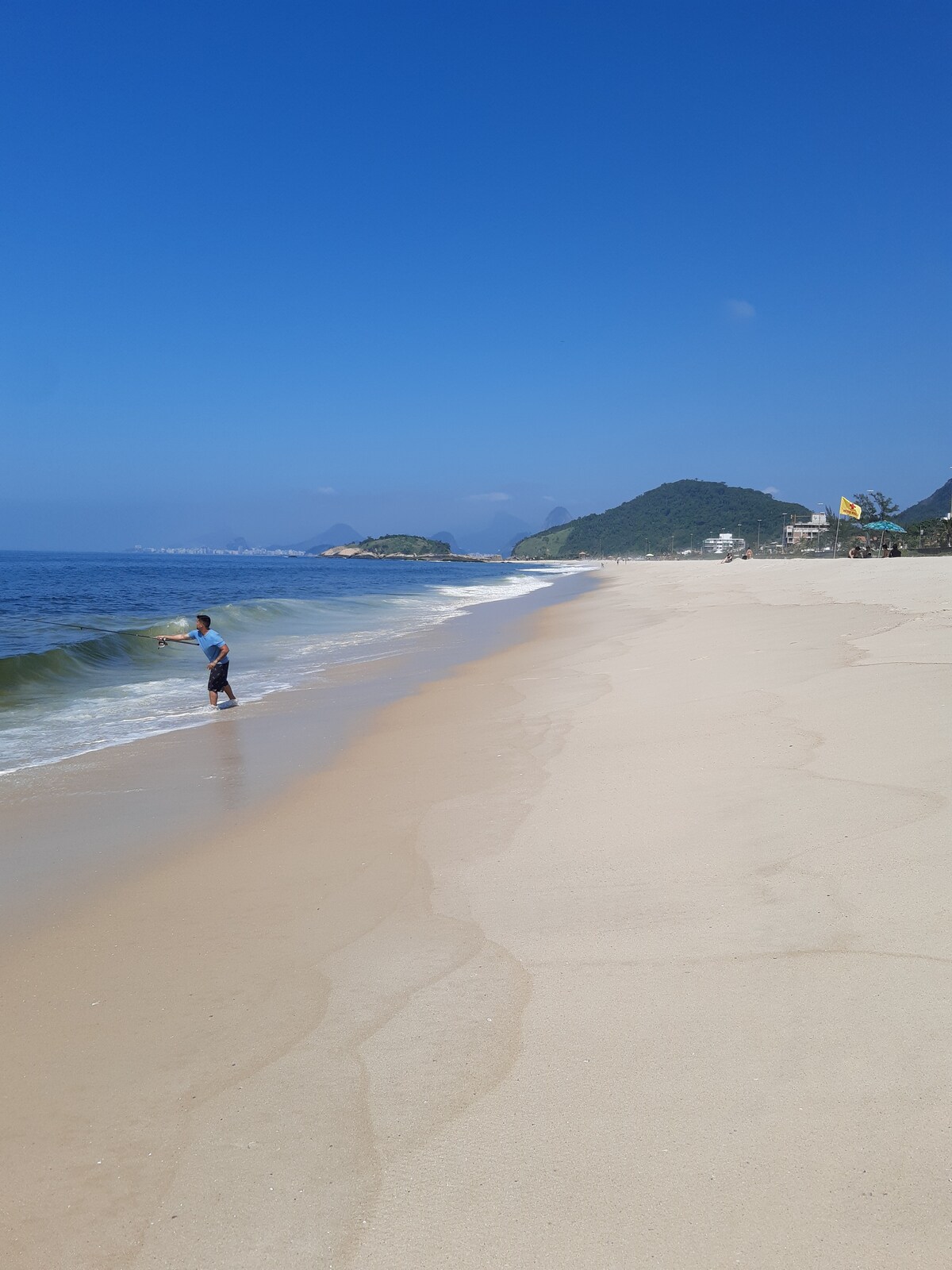 PraiaPiratininga-Piscina-4quartos-Veja avaliações