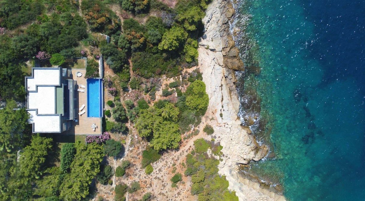 爱琴海海景别墅，带无边泳池，设有无边泳池（ Aege