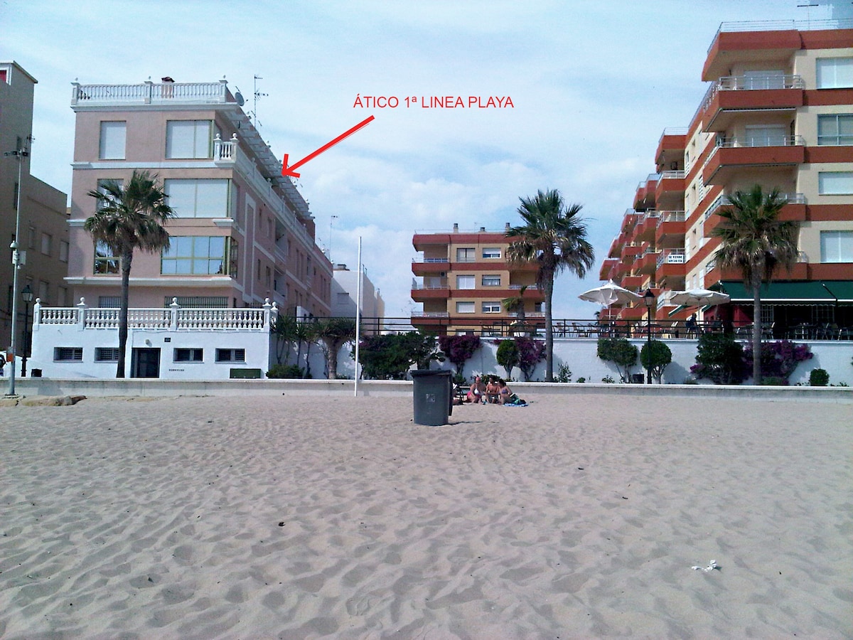 1 Ł带停车场的1线海滩顶层公寓