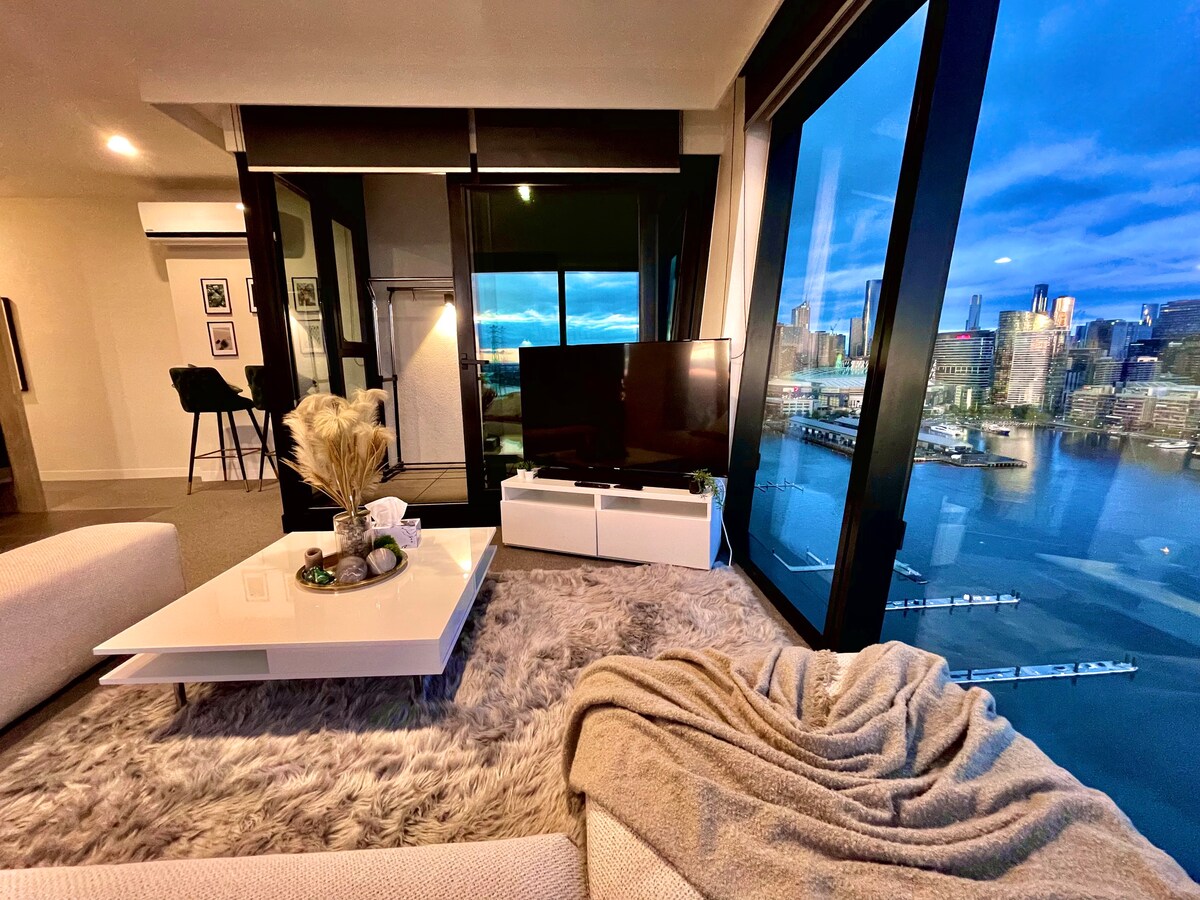 LUXE Docklands Marina Views 2BR Chic Apt