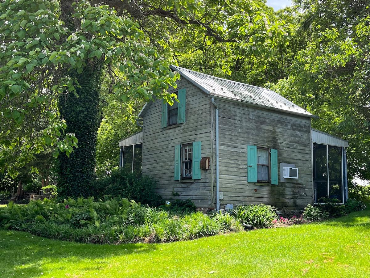 Adorable cottage with breathtaking views!!!