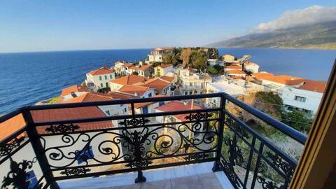 Entire house in Evdilos near the port