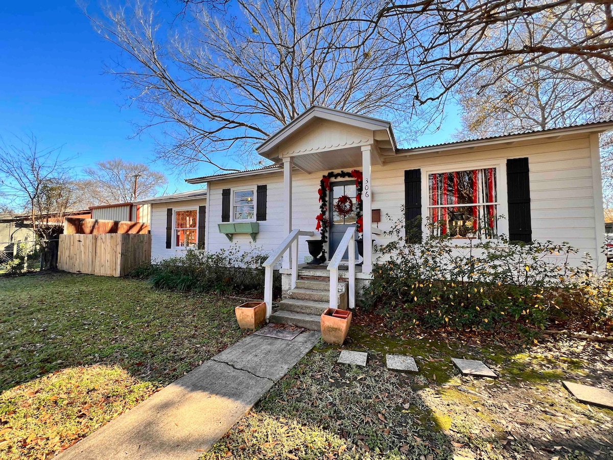 Sara Jane Cottages in Historic Jefferson Texas