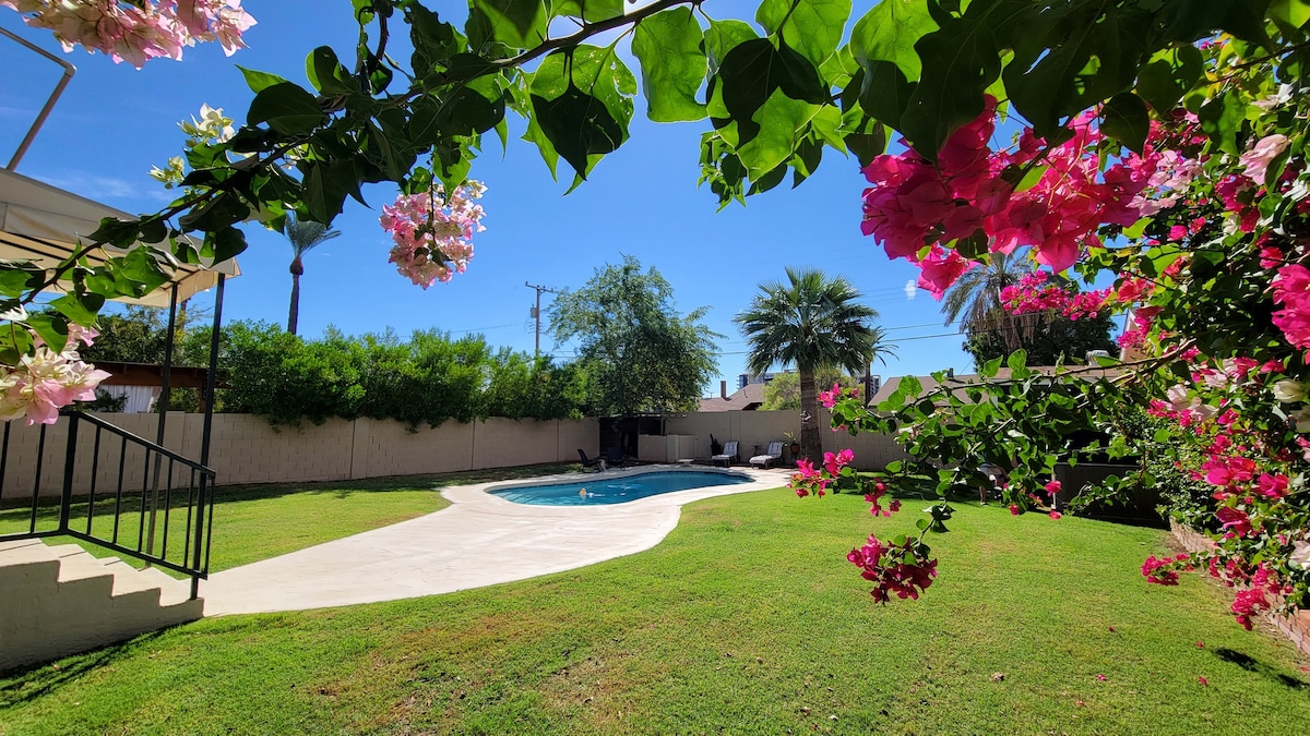 Downtown Phx Walkable Renovated Home Pool +Jacuzzi