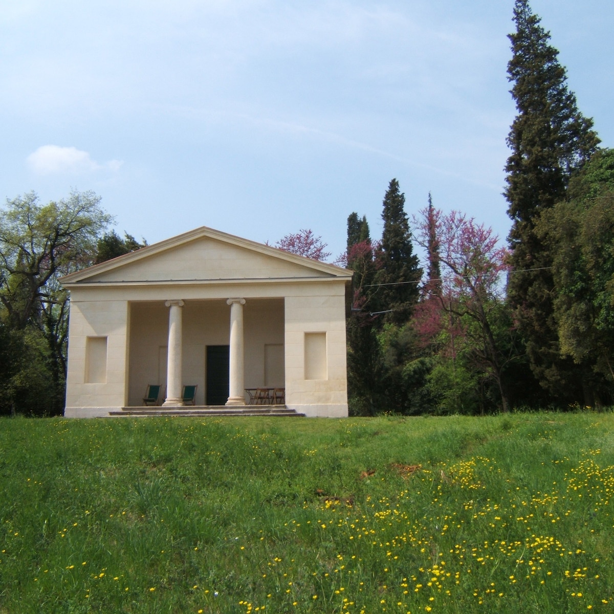 Romantic and unusual villa in the park: Tempietto