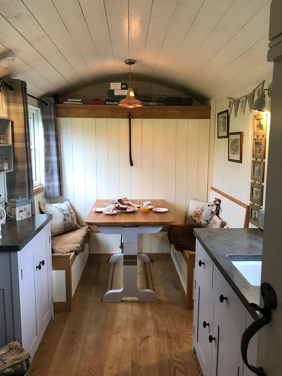 'We Two' Shepherd Hut at Glen Silva Farm