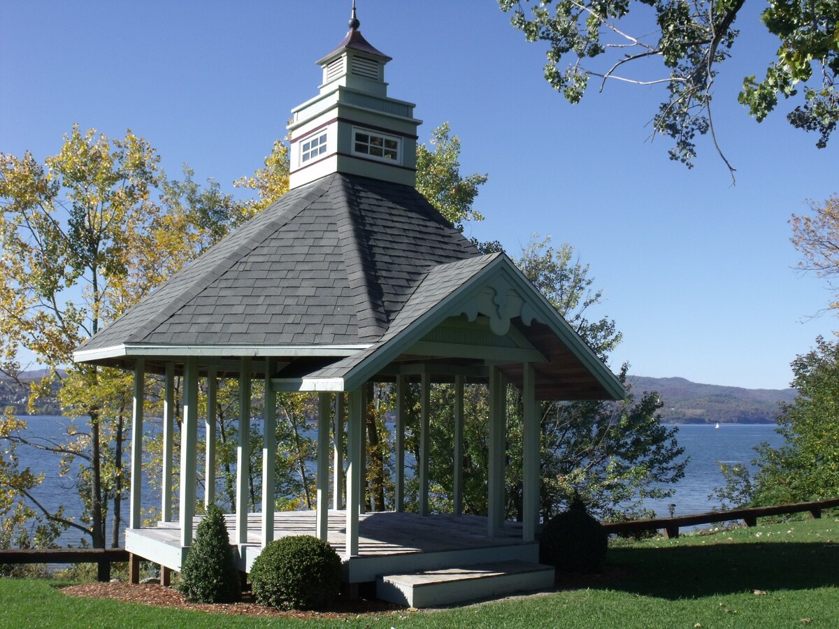 尚普兰湖（ Lake Champlain ）上非凡的维多利亚式住宅