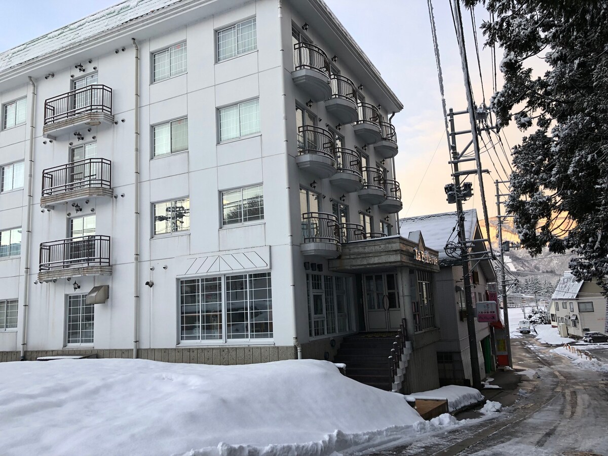 No 7 Yuzawa-machi, Minamiuonuma-gun Mansion LaBellevue