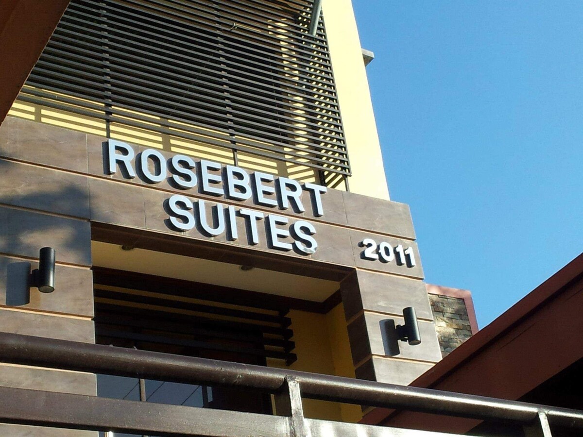 rosbert suites door 3