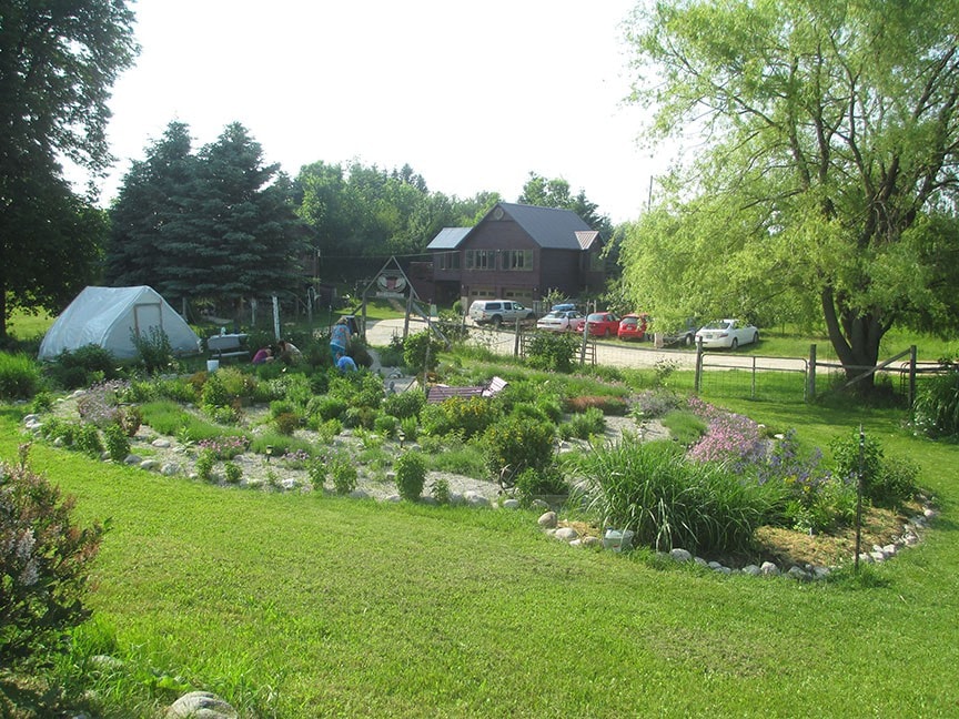 Artisan Crafted Studio Apartment on Organic Farm