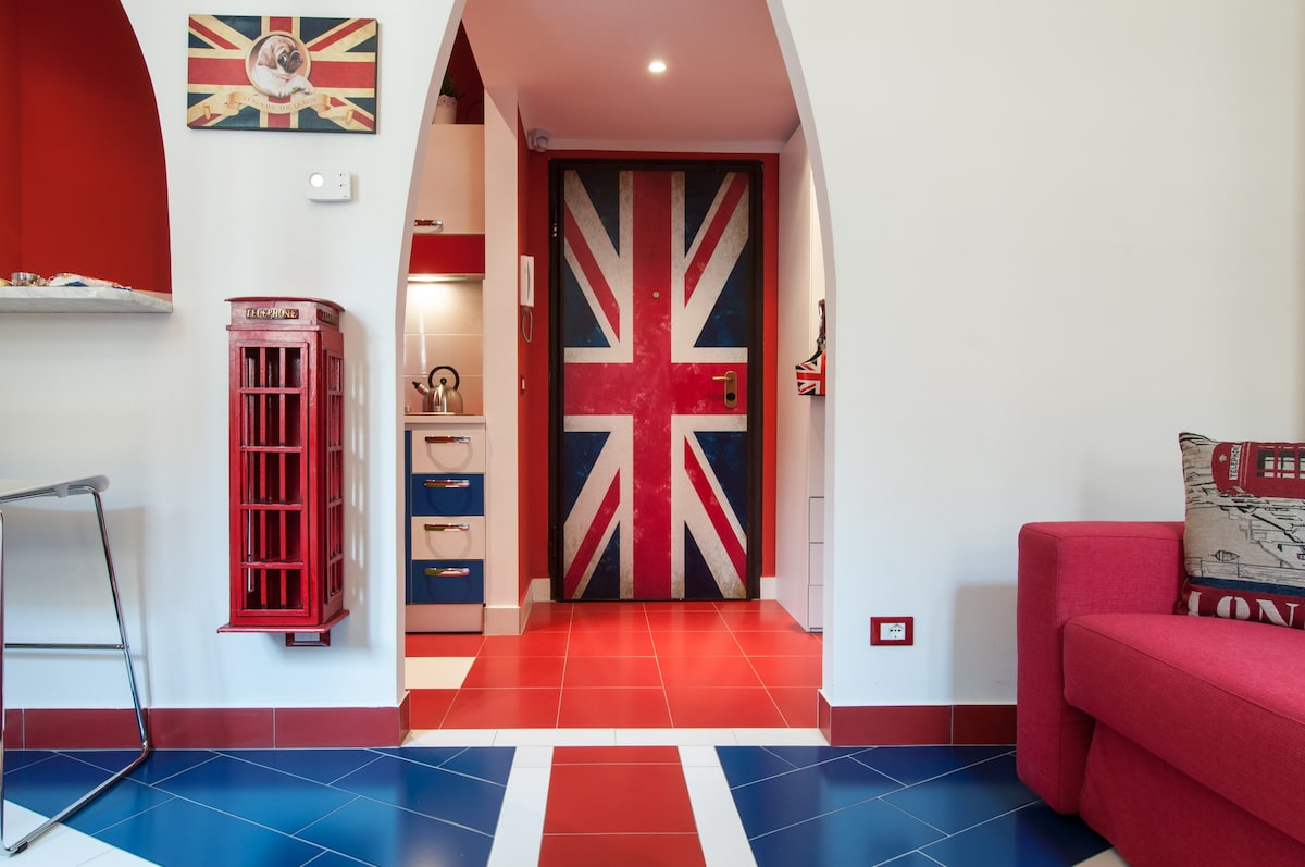 Little Britain单间公寓@ GaribaldiStation