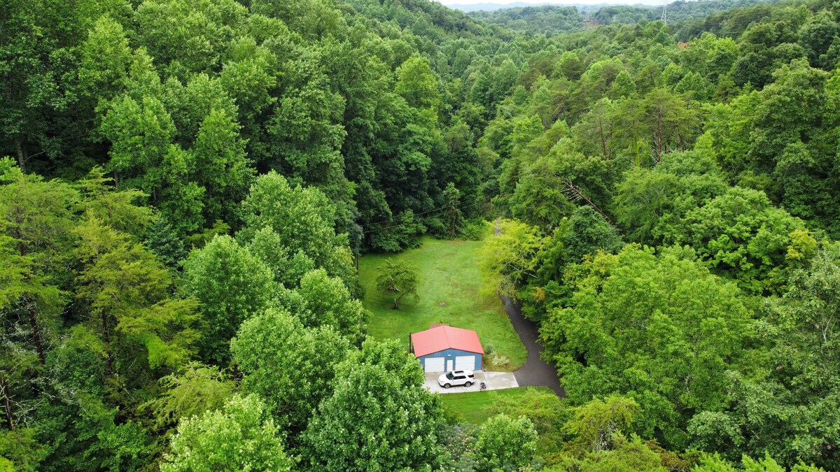 Private 3b/2ba country home on 13+ acres